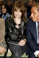 Carla Bruni Longsleeve T-shirt #2796586