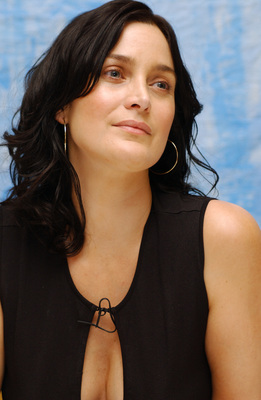 Carrie Anne Moss Poster 2390822