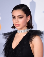 Charli Xcx Longsleeve T-shirt #3934340
