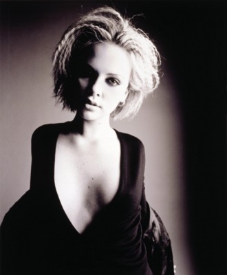 Charlize Theron Poster 1297433