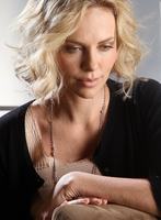 Charlize Theron Longsleeve T-shirt #2008039