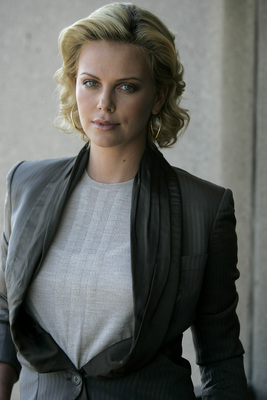 Charlize Theron Poster 2058252