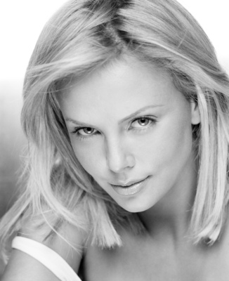 Charlize Theron Poster 2058551