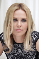 Charlize Theron Sweatshirt #2157578