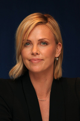 Charlize Theron Poster 2364825
