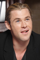 Chris Hemsworth Sweatshirt #2157688