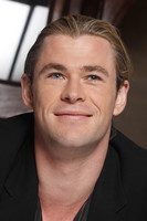 Chris Hemsworth hoodie #2157694