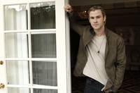 Chris Hemsworth Longsleeve T-shirt #2189483