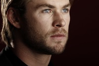 Chris Hemsworth Longsleeve T-shirt #2189520