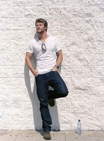 Chris Hemsworth Longsleeve T-shirt #2189524