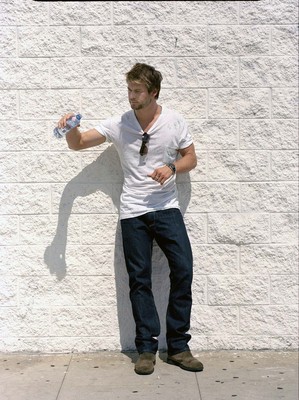 Chris Hemsworth Poster 2189525