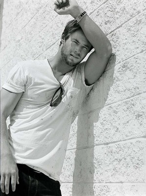 Chris Hemsworth Poster 2189528