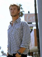Chris Hemsworth Longsleeve T-shirt #2189529
