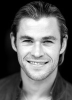 Chris Hemsworth Longsleeve T-shirt #2189534