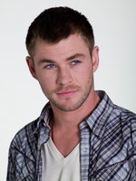 Chris Hemsworth Longsleeve T-shirt #2189537