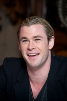 Chris Hemsworth Sweatshirt #2224050