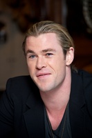Chris Hemsworth Longsleeve T-shirt #2224053