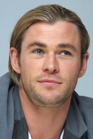 Chris Hemsworth Longsleeve T-shirt #2224063