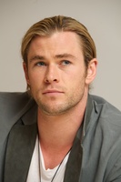 Chris Hemsworth Longsleeve T-shirt #2241720