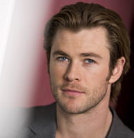 Chris Hemsworth Longsleeve T-shirt #2353223