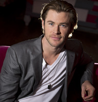 Chris Hemsworth Sweatshirt #2353227