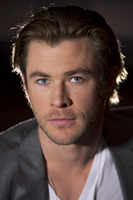 Chris Hemsworth Sweatshirt #2353237