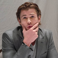 Chris Hemsworth Longsleeve T-shirt #2365018