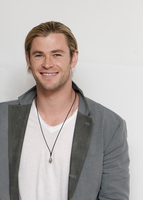 Chris Hemsworth hoodie #2365026