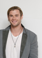 Chris Hemsworth Sweatshirt #2365036