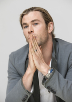 Chris Hemsworth hoodie #2365044