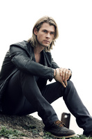 Chris Hemsworth Longsleeve T-shirt #2376460