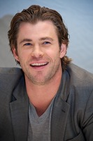 Chris Hemsworth Longsleeve T-shirt #2433048