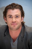 Chris Hemsworth Longsleeve T-shirt #2433050