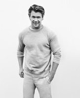 Chris Hemsworth Longsleeve T-shirt #2438493