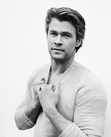 Chris Hemsworth Longsleeve T-shirt #2438494