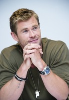 Chris Hemsworth Longsleeve T-shirt #2464581