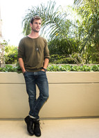 Chris Hemsworth Longsleeve T-shirt #2464583
