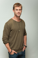 Chris Hemsworth Longsleeve T-shirt #2464602