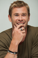 Chris Hemsworth Sweatshirt #2464608