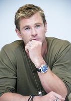 Chris Hemsworth Sweatshirt #2464614