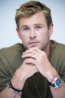 Chris Hemsworth Sweatshirt #2464618