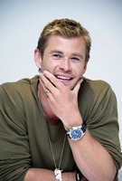 Chris Hemsworth Longsleeve T-shirt #2464623
