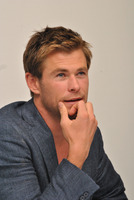 Chris Hemsworth Sweatshirt #2533788