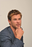 Chris Hemsworth Longsleeve T-shirt #2533792