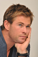 Chris Hemsworth Longsleeve T-shirt #2533798