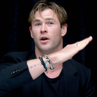 Chris Hemsworth Longsleeve T-shirt #2608101