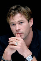 Chris Hemsworth Longsleeve T-shirt #2608103