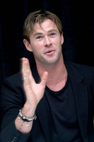 Chris Hemsworth Sweatshirt #2608112