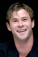 Chris Hemsworth Longsleeve T-shirt #2608113