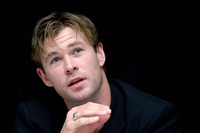 Chris Hemsworth Longsleeve T-shirt #2608114
